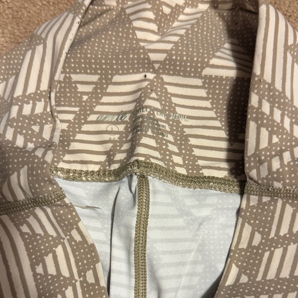 Geometric Patterned Leggings - Picture 3 of 3